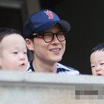 쌍둥이들과 야구보러간 <b>이휘재</b>