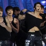 <b>박력</b> 섹시 넘치는 男아이돌의 무대