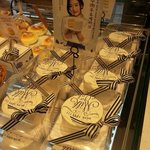 순수하고 <b>달지</b> 않은 파리바게뜨 순수 우유 미니 케이크