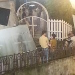 [도경수] 경수 꿀벌옷ㅋㅋㅋ <b>조인성</b>올려다보는중ㅋㅋ