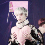 [카이] <b>무표정</b>으로 뭔가 표현중인 카이ㅋㅋㅋㅋ