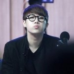 뽀뽀를 부르는 아이돌의 <b>포즈</b>.jpg