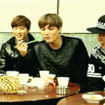 [EXO] 종인이맨발로<b>훠궈</b>먹는게