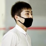 [EXO] 지금 인나서 애들 <b>공항사진</b>보는데