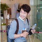 살인미소뒤에 숨겨진 김재원의 알찬 근육