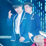 [카이] 아련돋는 카리스마  어여쁜 <b>뒤통수</b> 소년..