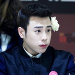 머리에 <b>꽃</b> 단 아이돌 <b>미모</b>