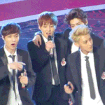 [EXO] <b>무대위</b>에서도 꼭 붙어다니네