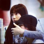 [소녀시대] 공항에서 써니 얼굴 손으로 가리는 <b>태연</b>