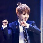 [시우민] 이사진 시우민 손ㅋㅋ