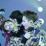 [EXO] 지금 다같이 자기<b>손등</b>에 눈코입 그려서