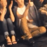 [EXO] 여자 <b>발등</b>에 손 짚고 일어나는 세훈이