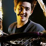[EXO] 경수 이사진 <b>닥터슬럼프</b>에 나올것처럼 생김 