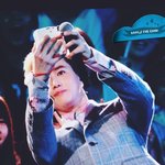 [EXO] 준면이팬이랑사진찍을때<b>정신</b>없었나봐