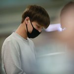 [카이] 출입국 신고서 쓰는 <b>몽몽이</b>