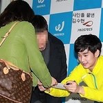 왠지 웃긴 <b>팬사인회</b> 현장