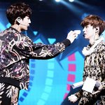 [EXO] 중국<b>요정</b> 땀 닦아주는 한국<b>요정</b>