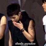 [시우민] 땀 확인하는 민석땀요정