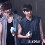 [카이] 민석이형 <b>털기</b>춤 따라하는 카이ㅋㅋㅋ