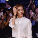 바람에 날라갈거같은 손담비..