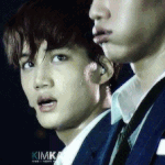 [카이] 종인이 포커스인데 <b>시강</b>당한짤들ㅋㅋ