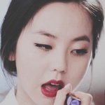 <b>직접</b> 메이크업 하는 스타들