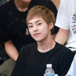 [시우민] 예쁜<b>표정</b>지으면서 들어와~!!