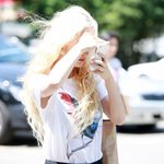 <b>뽀</b><b>글</b>머리한 크리스탈