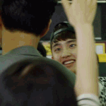 [EXO] 빠순이들한테 치이는 강우.<b>gif</b>