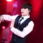 처음으로? 수트입은 <b>잭슨</b>