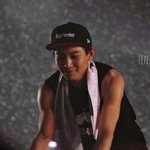 [EXO] 무대에서만 각 잡히고 <b>정중</b>하지 콘서트에선