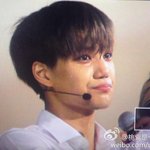 [EXO] 내가 하도 말 많이했더니 <b>지루</b>한 표정을 짓는다