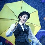 [EXO] 얘들아<b>싱잉</b>인더레인사진더들고왓엌ㅋㅋ