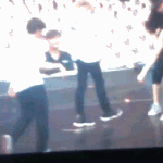 [EXO] 타오 챙기는 멤버들