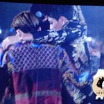 [EXO] 타오를 <b>부축</b>하는 아이들