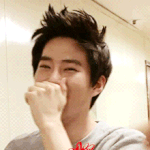 [EXO] 장난으로 <b>옆구리</b>를 살짝 꼬집었더니