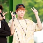 한결같은 <b>포즈</b>의 男아이돌.jpg