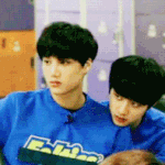 [EXO] "경수야 쟤 <b>니여친</b>아니야?남자애쟤한테달라붙는데?"