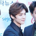 [EXO] 어깨안좁고 턱안나오고 <b>근육질</b>아님