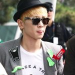 男아이돌의 공항 <b>페도라</b> 패션