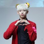 누가봐도 막내인 <b>뱀뱀</b>