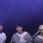 [카이] 카이 옷벗는거 <b>연사</b>로 찍었네ㅋㅋㅋ