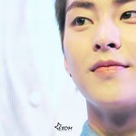 [시우민] 눈꼽떼고 경건한 마음으로 심호흡하고 들어와