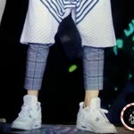 [EXO] 리더님 <b>발목</b>보고 또한번 다이어트를 다짐합니다