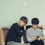 [EXO] 세훈이 경수 뭘 그렇게 보고있니
