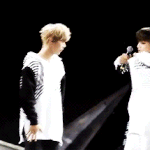 [카이] 바지지퍼 올리고 놀라는 움짤ㅋㅋㅋㅋ