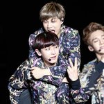 [카이] <b>찬열</b>이형 먹는거 아니야~