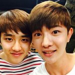 [EXO] <b>세호</b> 휴대폰에 뭔가있나봄