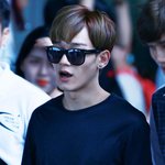 [CHEN] <b>앞머리</b> 갈라진채 동생한테 쫑알쫑알