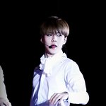 [EXO] 아 에스엠이 <b>레드</b>벨벳을 내보냈었지